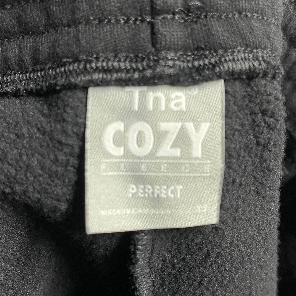 Aritzia Tna Cozy Fleece Perfect Micro Lounge Shorts - Picture 6 of 7